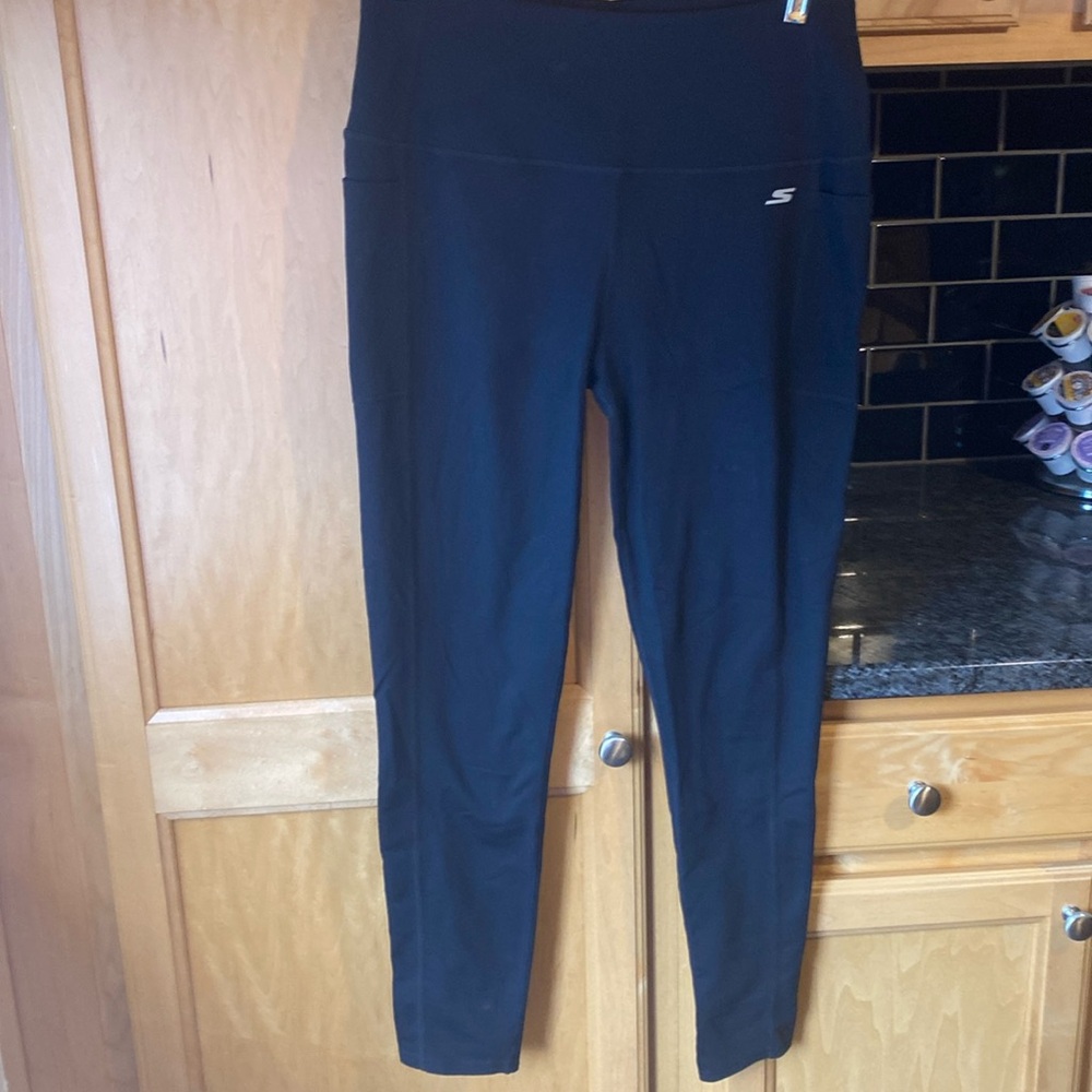 Women’s Skechers leggings. Size large, black.